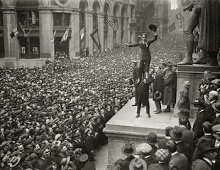Douglas Fairbanks lifts Charlie Chaplin at Liberty Loan rally (1918)
